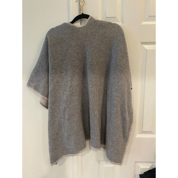 Kerisma reversible two tone poncho wrap - Picture 2 of 5